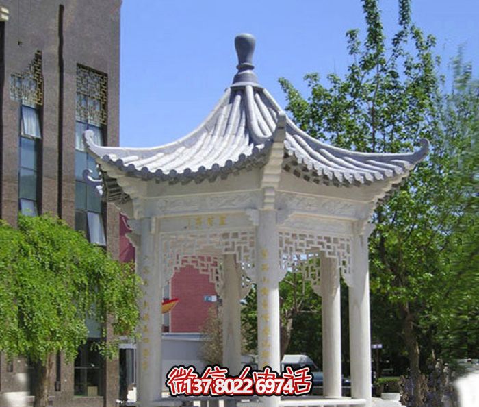 精美漢白玉鏤空涼亭，為校園休息區(qū)提供清涼休息空間