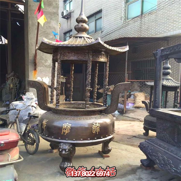 仿古寶蓋圓形香爐，擺放于寺廟、道觀等室內(nèi)