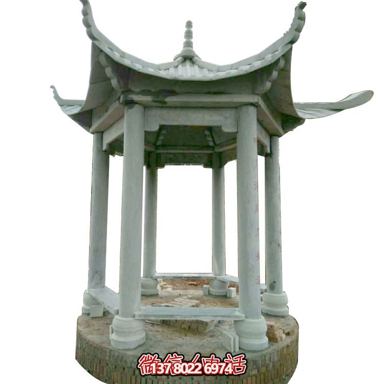 山頂簡(jiǎn)易涼亭，讓您輕松觀賞美景