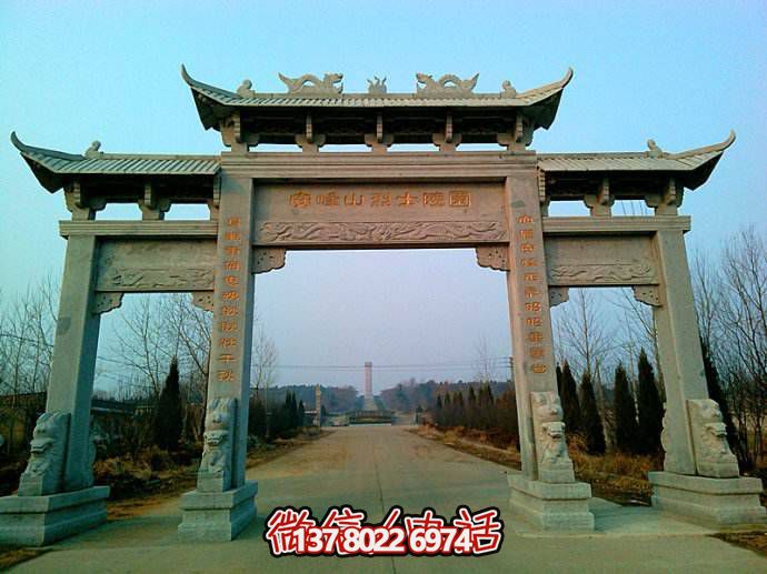 青石仿古建墓園入口擺放裝飾三門(mén)樓石牌坊