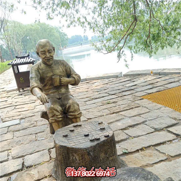玻璃鋼雕塑仿銅老頭，點(diǎn)綴公園里